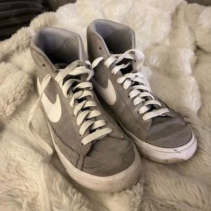 NIKE-Grey Blazers Swayed Leather, Kids size 5Y/ Woman’s 6.5
